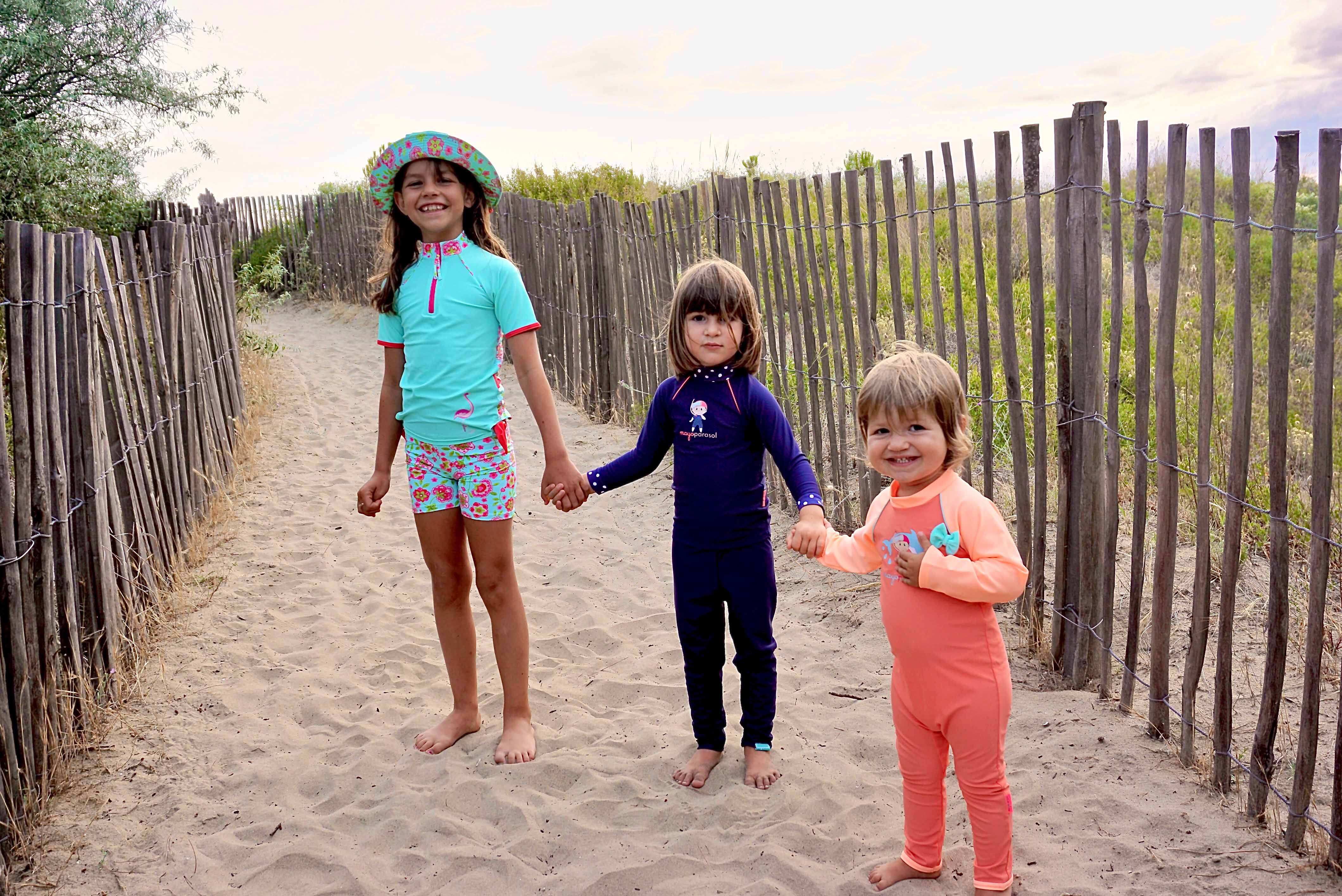 bébé-enfant-fille-sur-la-plage
